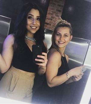 Image post by @_zoekahn_ on Instagram
