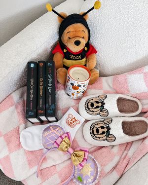 Image post by @blondiereads_ on Instagram