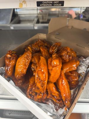 Image post by @wingnutzbarandgrill on Instagram