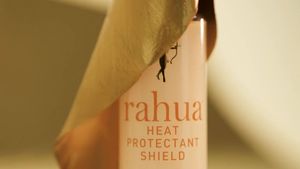 Video post by @RahuaBeauty on Facebook