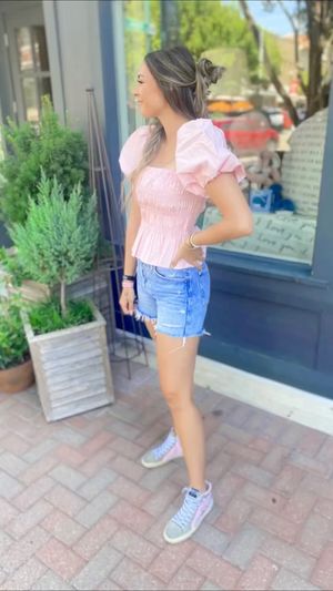 Video post by @sabrinanoellee on Instagram