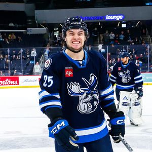 Image post by @ManitobaMoose on Twitter