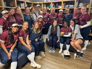 Image post by @leeusoftball on Instagram