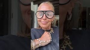 Video post by @shop.with.caroline on YouTube