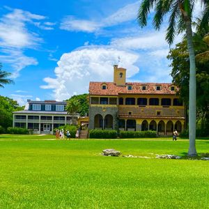 Image post by @deeringestate on Instagram