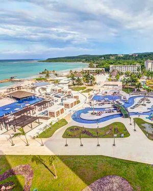 Image post by @sunwingvacations on Instagram