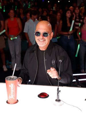 Image post by @howiemandel on Instagram