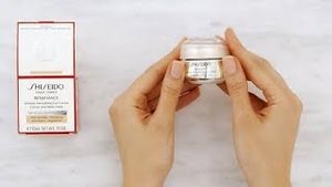 Video post by @shiseidousa on YouTube
