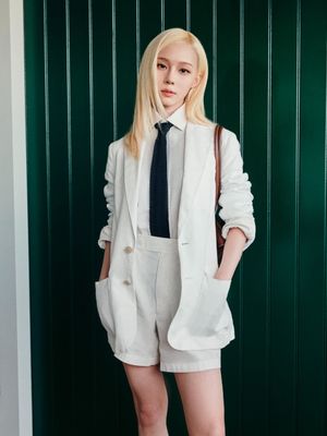 Image post by @ellemenhk on Instagram