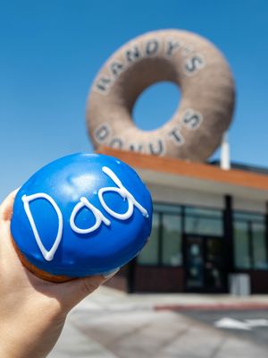 Image post by @randysdonuts on Instagram