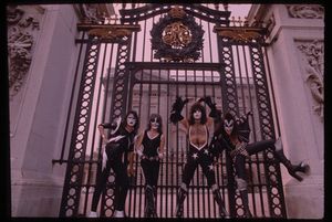 Image post by @kissonline on Instagram