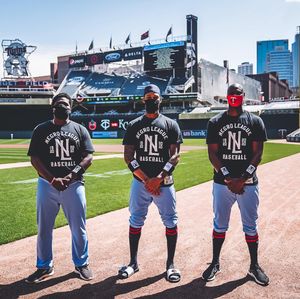 Image post by @twins on Instagram