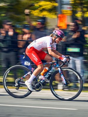 Image post by @wmncycling on Instagram