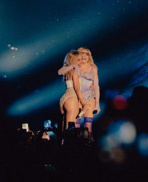 Image post by @slaybrinacarpenterr on Instagram