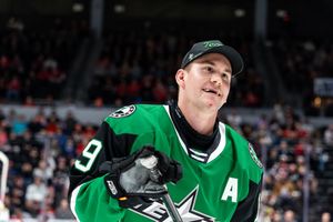 Image post by @txstarshockey on Instagram