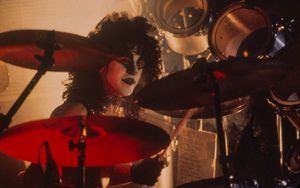 Image post by @kissonline on Instagram