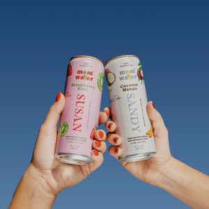 Image post by @drinkmomwater on Instagram