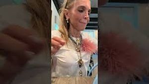 Video post by @shop.with.caroline on YouTube