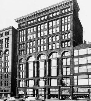 Image post by @fineartsbuilding on Instagram