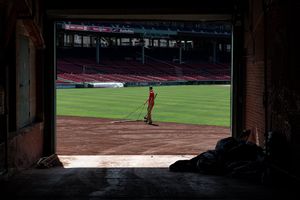 Image post by @fenwaypark on Twitter