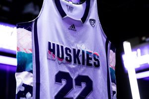 Image post by @uw_wbb on Instagram