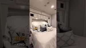 Video post by @lamesarecvan on YouTube