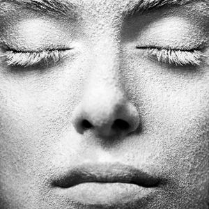 Image post by @tonimaltmakeup on Instagram