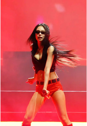 Video post by @ari_fararooy on TikTok