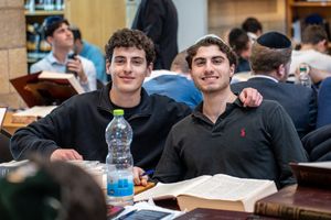 Image post by @aish_efg_men on Instagram