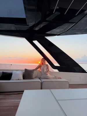 Image post by @stocksforwomen on Instagram