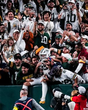 Image post by @LambeauField on Twitter
