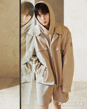 Image post by @esquire.korea on Instagram