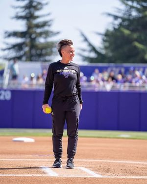 Image post by @uwsoftball on Instagram