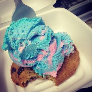 Image post by @insomniacookies on Instagram
