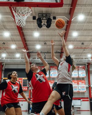 Image post by @lewiswbball on Instagram