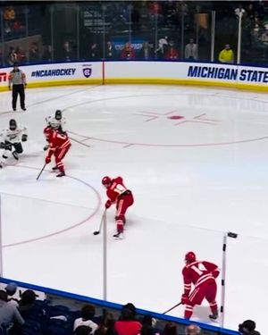 Video post by @BadgerMHockey on Twitter