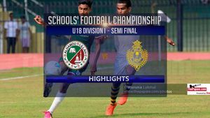 Image post by @thepaparefootball on Facebook