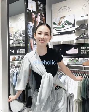 Image post by @ellemenhk on Instagram