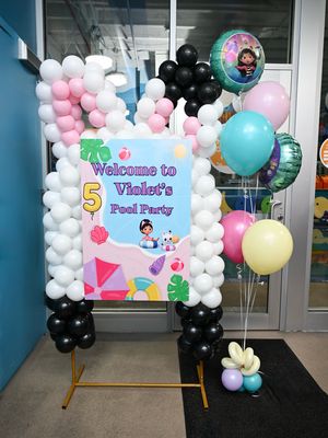 Image post by @partyup_balloons_by_melissa on Instagram