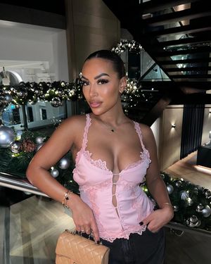 Image post by @prettylittlething on Instagram