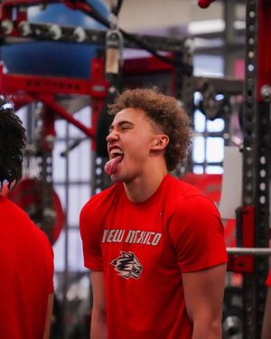 Image post by @unmlobofb on Instagram