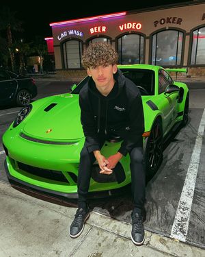 Image post by @itsaveryrood on Instagram