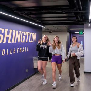 Image post by @uwvolleyball on Instagram