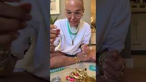 Video post by @shop.with.caroline on YouTube
