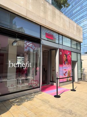 Image post by @benefitcosmeticsitaly on Instagram