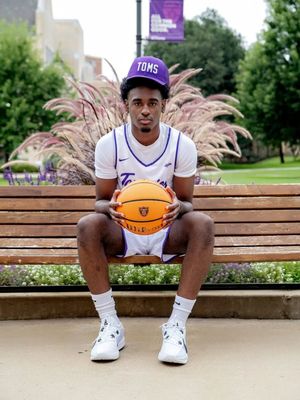 Image post by @tommiehoops on Instagram