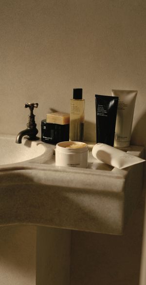 Video post by @jomalonelondon on TikTok