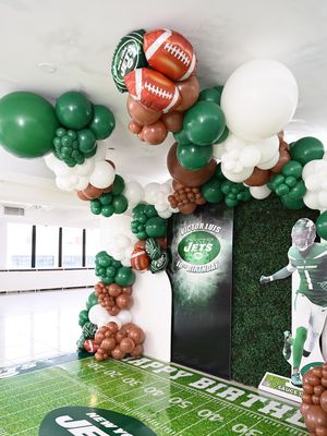 Image post by @partyup_balloons_by_melissa on Instagram
