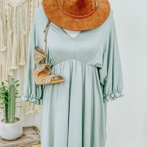 Image post by @shopfillyflair on Instagram