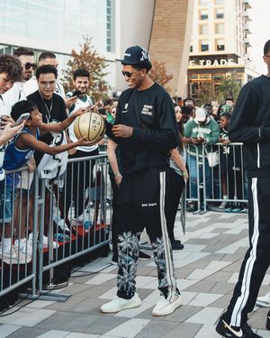 Image post by @bucksinsix on Instagram